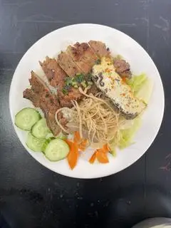 Hình ảnh Cơm tấm sườn bì chả