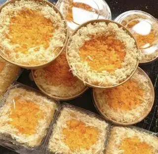 Hình ảnh Bông lan trứng muối tô mix 2 vị