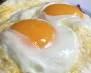 Hình ảnh Bún trộn Trứng ốp
