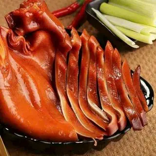 Hình ảnh Tai heo ủ xì dầu