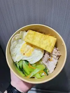 Hình ảnh Nui Xào( thịt heo xào+trứng ốp la)