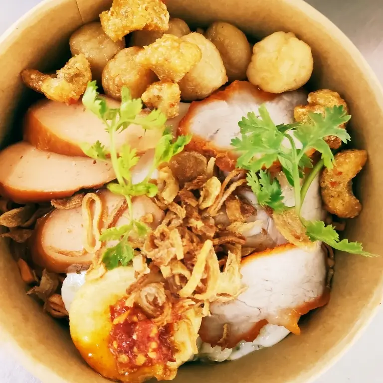 Hình ảnh MÌ TRỘN ( THẬP CẨM  ) XÁ XÍU ĐẬU HŨ PHÔ MAI XÚC XÍCH CÁ TẶNG 1 CHAI  PEPSI ) +TẨY ĐÁ 