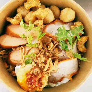 Hình ảnh TẶNG 1CHAI COCA ((MÌ TRỘN THẬP CẨM) XÁ XÍU ĐẬU HŨ PHÔ MAI XÚC XÍCH CÁ 