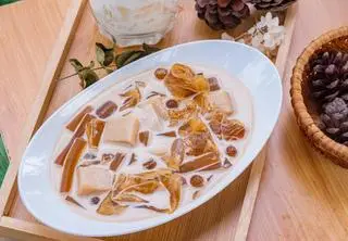 Hình ảnh Chè dừa dầm vị cà phê ngọt vừa
