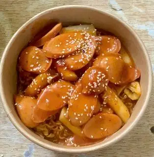 Hình ảnh mỳ xào tokbokki xúc xích