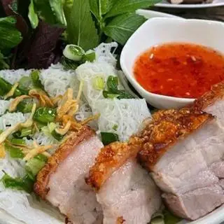 Hình ảnh Bánh hỏi heo quay
