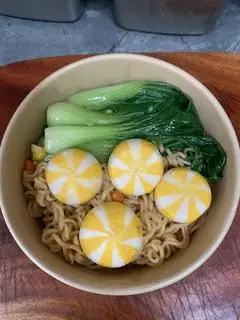 Hình ảnh Mì trộn indomie Viên thả lẩu trứng tôm