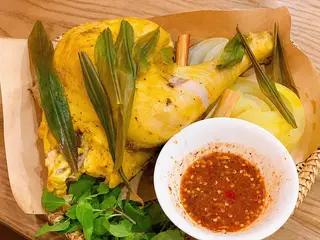 Hình ảnh Gà Luộc 1/2 Con ( Ăn Nóng ) Tặng Sốt Chấm Đặt Biệt