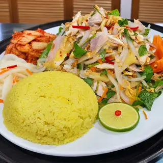 Hình ảnh Cơm đùi gà góc 4 bóp gỏi