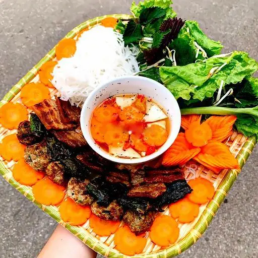 Hình ảnh Thịt lợn sinh học - Bún chả miếng