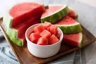 Hình ảnh dưa hấu cắt lát, size vừa 