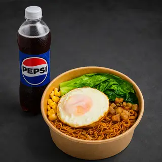 Hình ảnh Mì trộn trứng tóp mỡ + pepsi