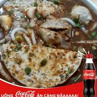 Hình ảnh Bún bò Huế không móng kèm coca