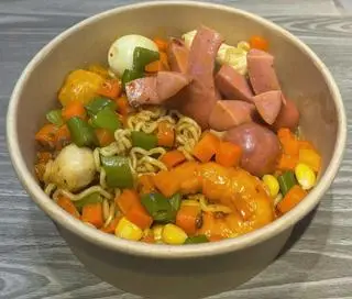 Hình ảnh mì trộn rau củ saleee