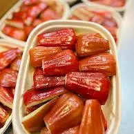Hình ảnh Khay roi đỏ bổ sẵn