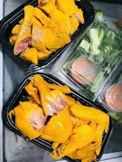 Hình ảnh Combo 2 Khay Gà ủ muối không đầu không chân + Tặng 1 ly nước