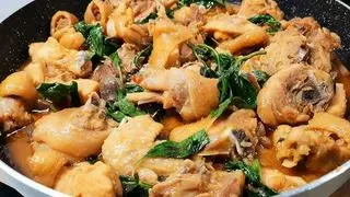 Hình ảnh Gà Kho Lá Quế