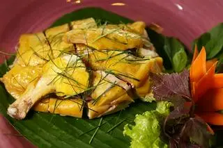 Hình ảnh Gà hấp lá chanh