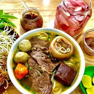 Hình ảnh Bún bò Huế đặc biệt