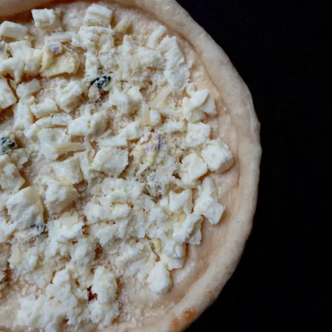 Hình ảnh Pizza 4 Cheese Đặc Biệt