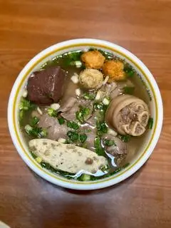 Hình ảnh Bún Bò Huế Vàng Plus