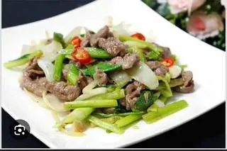 Hình ảnh cơm chiên bò xào củ hành 