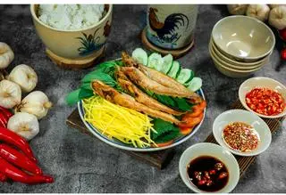 Hình ảnh Cá kết chiên - xoài bằm