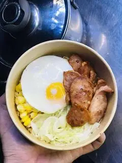 Hình ảnh Mì ốp la lạp xưởng Tươi