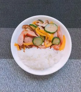 Hình ảnh Cơm Trắng Xúc Xích