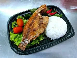 Hình ảnh Cơm cá diêu hồng chiên