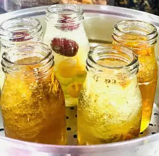 Hình ảnh Tổ yến chưng tam vị - hạt sen - táo đỏ - long nhãn - chai lớn 200ml