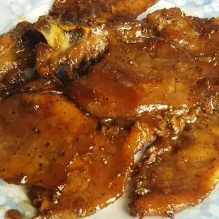 Hình ảnh Cơm Trắng Sườn Colet Kho Mềm Sốt Mắm Tỏi