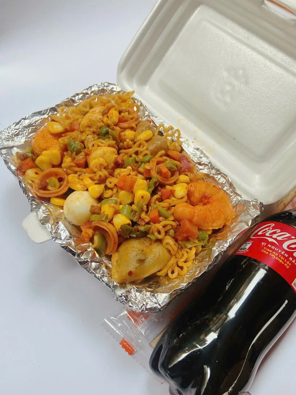 Hình ảnh Mì trộn indomie đặc biệt + coke