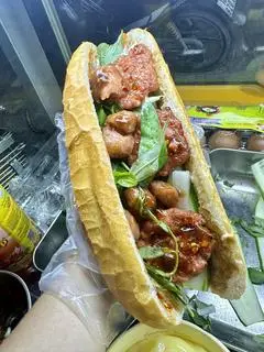 Hình ảnh bánh mì thịt nướng +nem nướng 