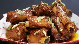 Hình ảnh com sườn non rim kho tiêu