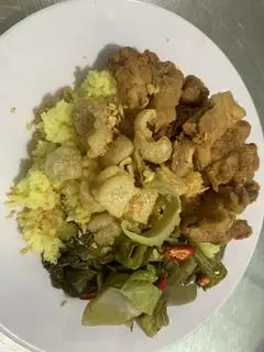Hình ảnh Gà xé da giòn thêm