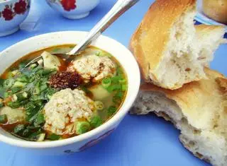 Hình ảnh Bánh mì xíu mại chấm