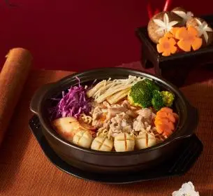 Hình ảnh mì lẩu thái sườn sụn