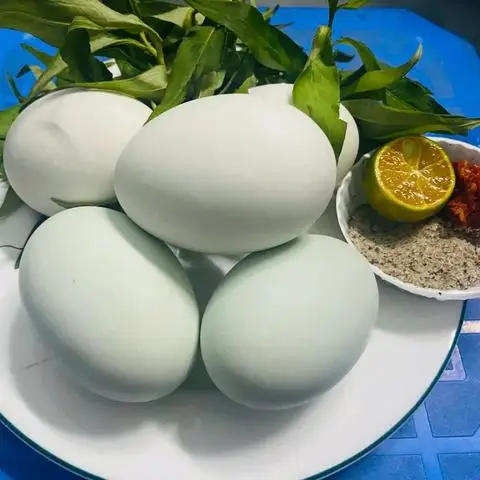 Hình ảnh Hột Vịt Lộn Cô Hoa - Hiệp Bình