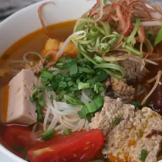 Hình ảnh Bún riêu cua giò (tóp mỡ hành phi)