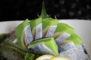Hình ảnh Sashimi cá trích ép trứng xanh 15-16 miếng 160g