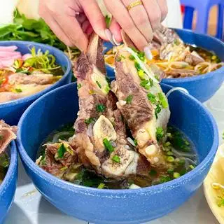 Hình ảnh Bún bò thập cẩm có sườn bò