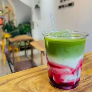 Hình ảnh Matcha latte việt quất