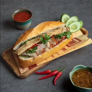 Hình ảnh Bánh mì heo quay - chả lụa