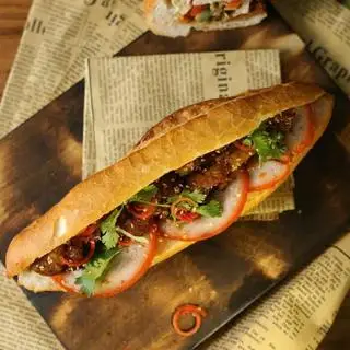 Hình ảnh Bánh mì thịt đặc biệt + phê đá