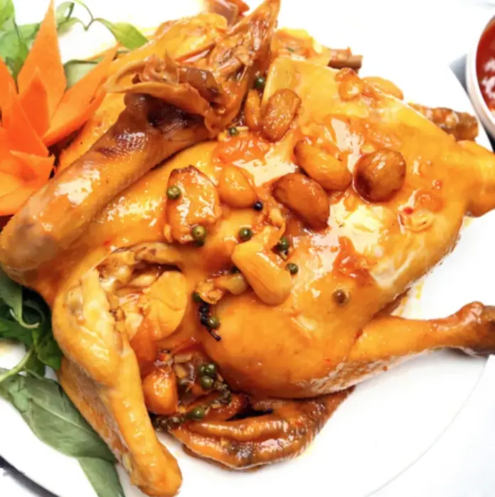 Hình ảnh Gà tre hấp mắm nhĩ - 1 con