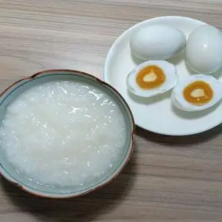 Hình ảnh Cháo trắng hột vịt muối