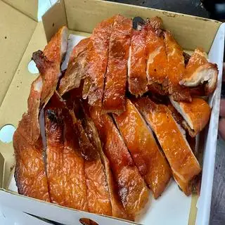 Hình ảnh Nửa con vịt quay tì bà da giòn
