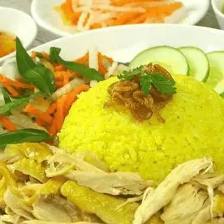 Hình ảnh Cơm gà xé kèm nước Pepsi