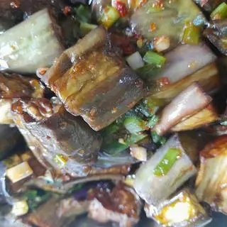 Hình ảnh Cà tím sốt nước mắm hành tỏi ớt chay